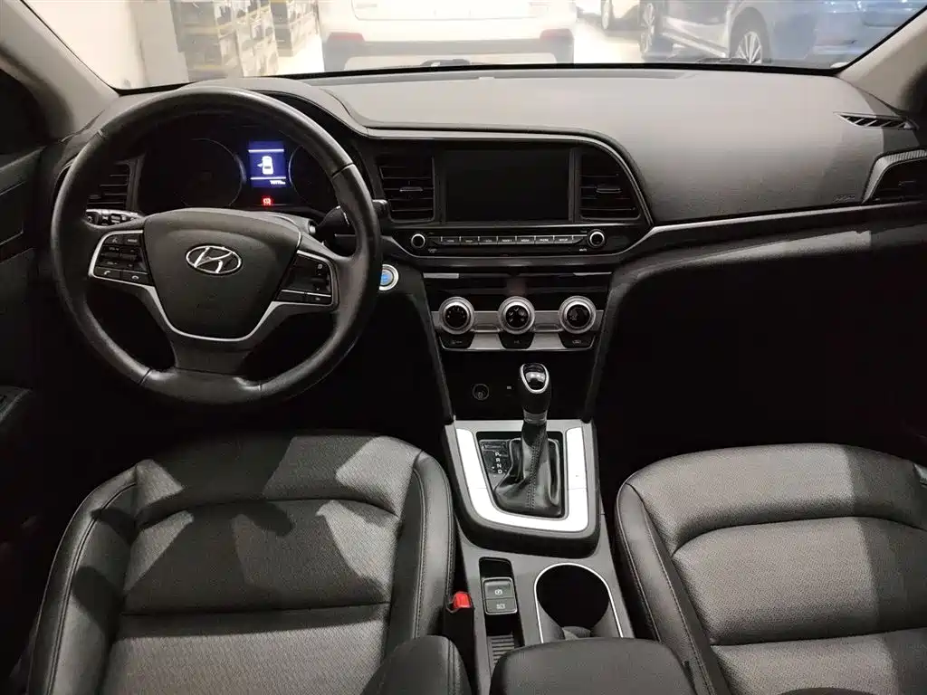 Hyundai Elantra 2020 — фото 10