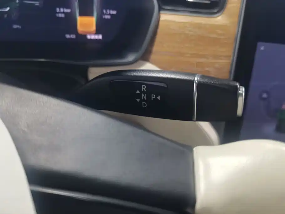 Tesla Model X 2019 — фото 16