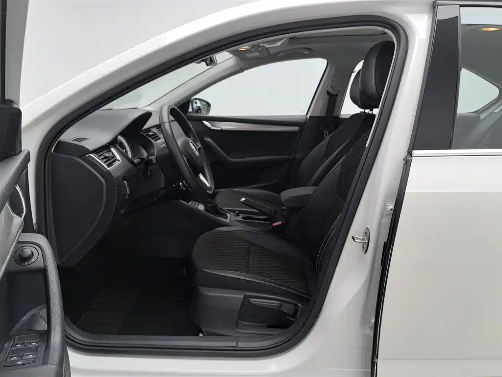 Skoda Octavia 2019 — фото 10