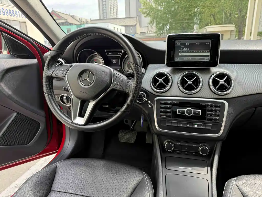 Mercedes-Benz GLA 2015 — фото 16