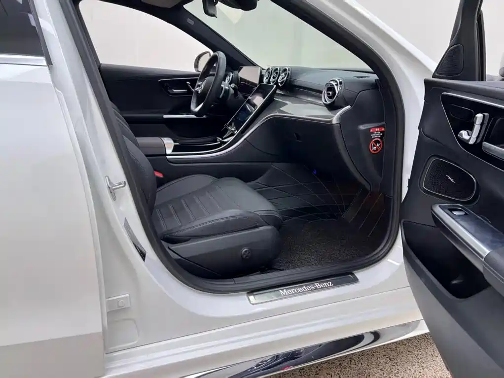 Mercedes-Benz C-Class 2023 — фото 10