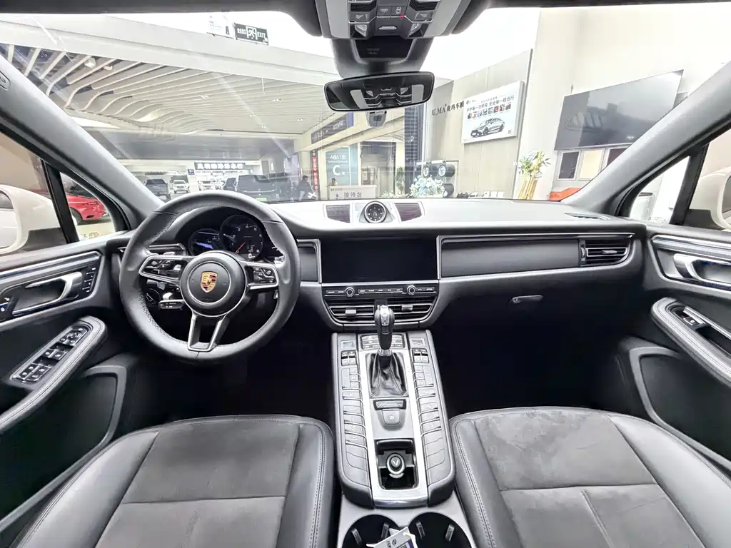 Porsche Macan 2019 — фото 31