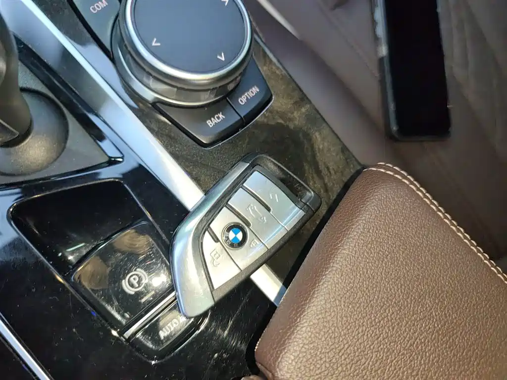 BMW 5 Series 2021 — фото 9