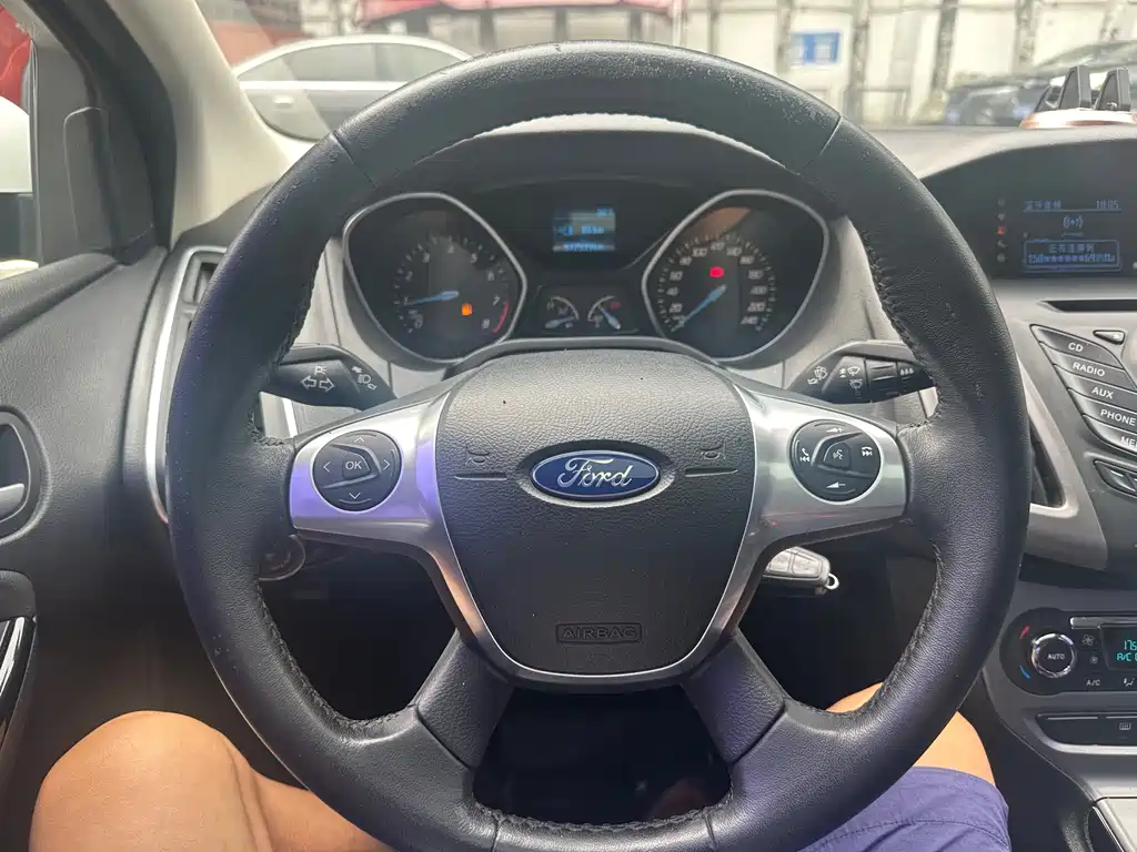 Ford Focus 2015 — фото 18