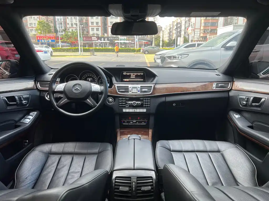 Mercedes-Benz E-Class 2015 — фото 23
