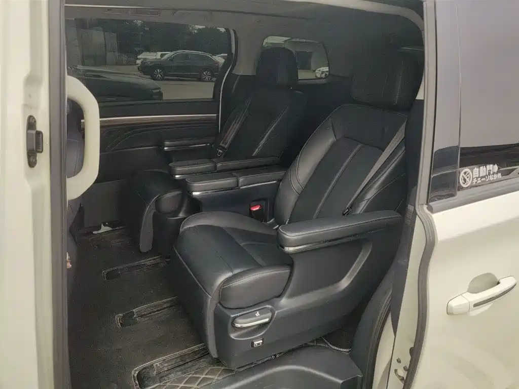 GAC Motor Trumpchi M8 2021 — фото 15