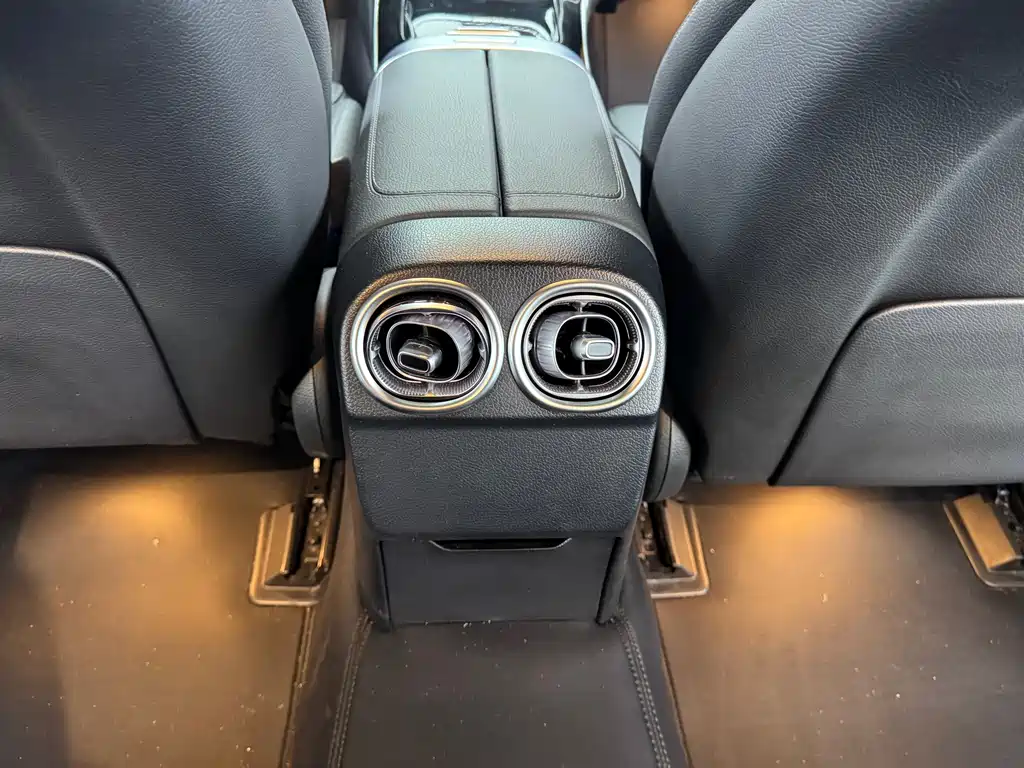 Mercedes-Benz C-Class 2023 — фото 12