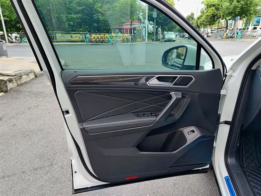Volkswagen Tiguan L 2024