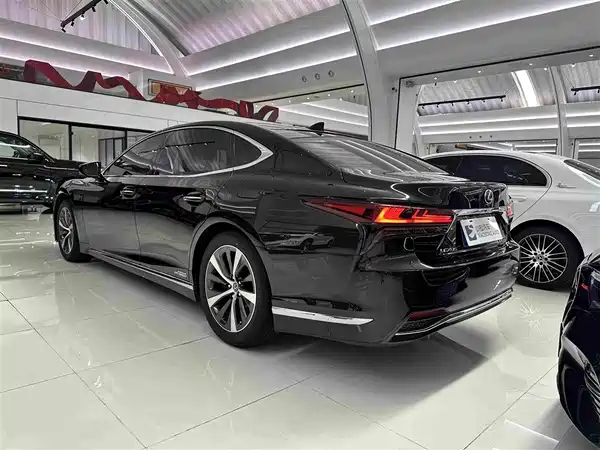 Lexus LS 2022