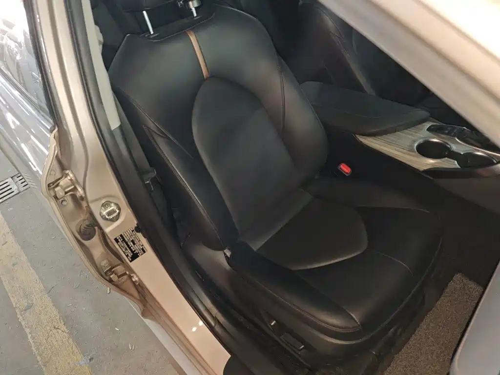 Toyota Camry 2019 — фото 20