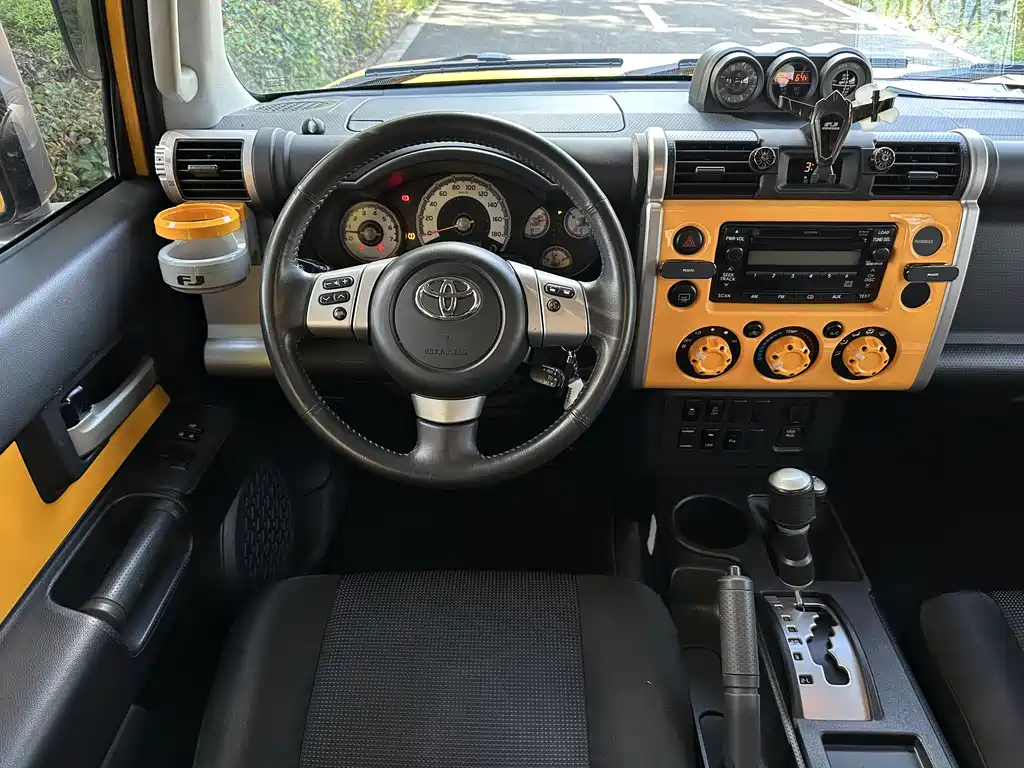 Toyota FJ Cruiser 2018 — фото 10