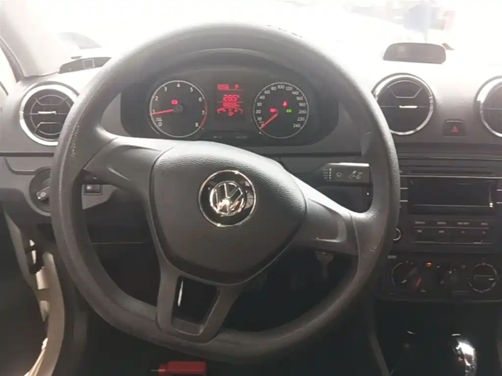 Volkswagen Jetta 2018 — фото 11