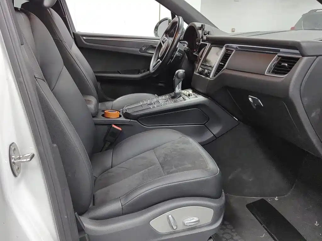 Porsche Macan 2016 — фото 13