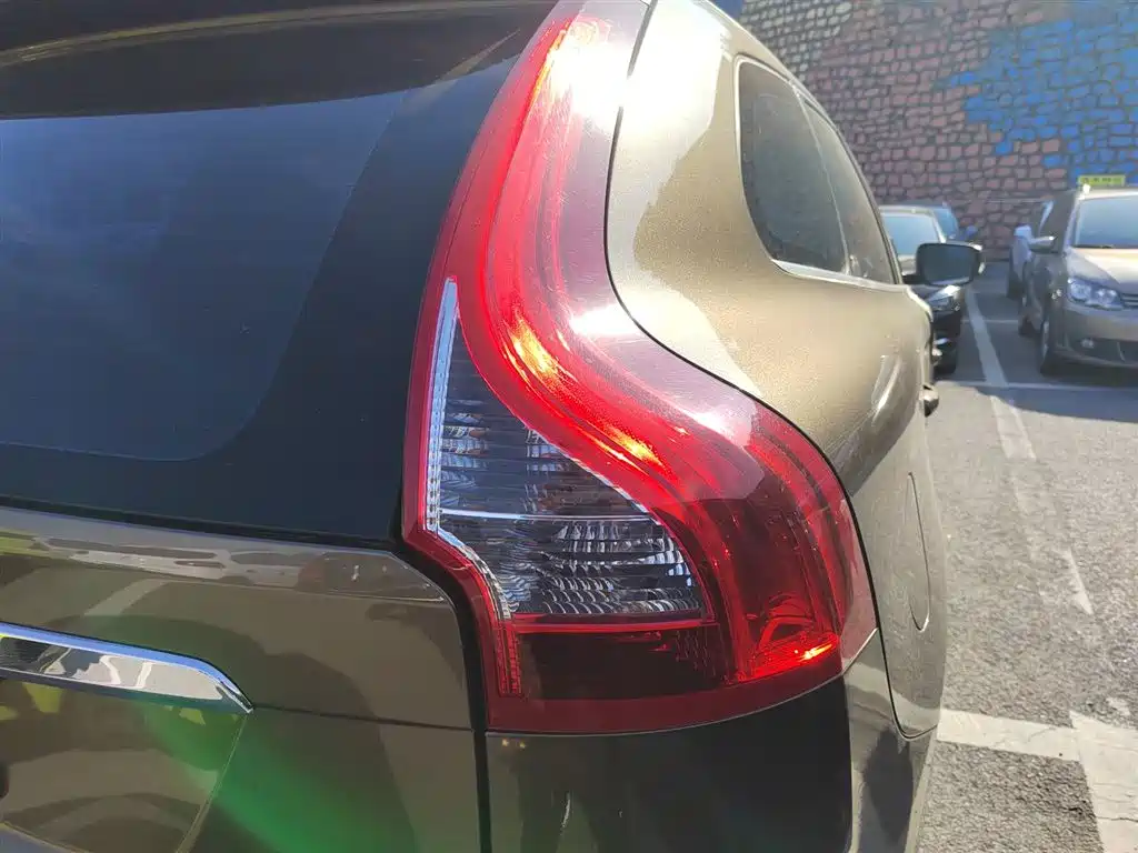 Volvo XC60 2016 — фото 24