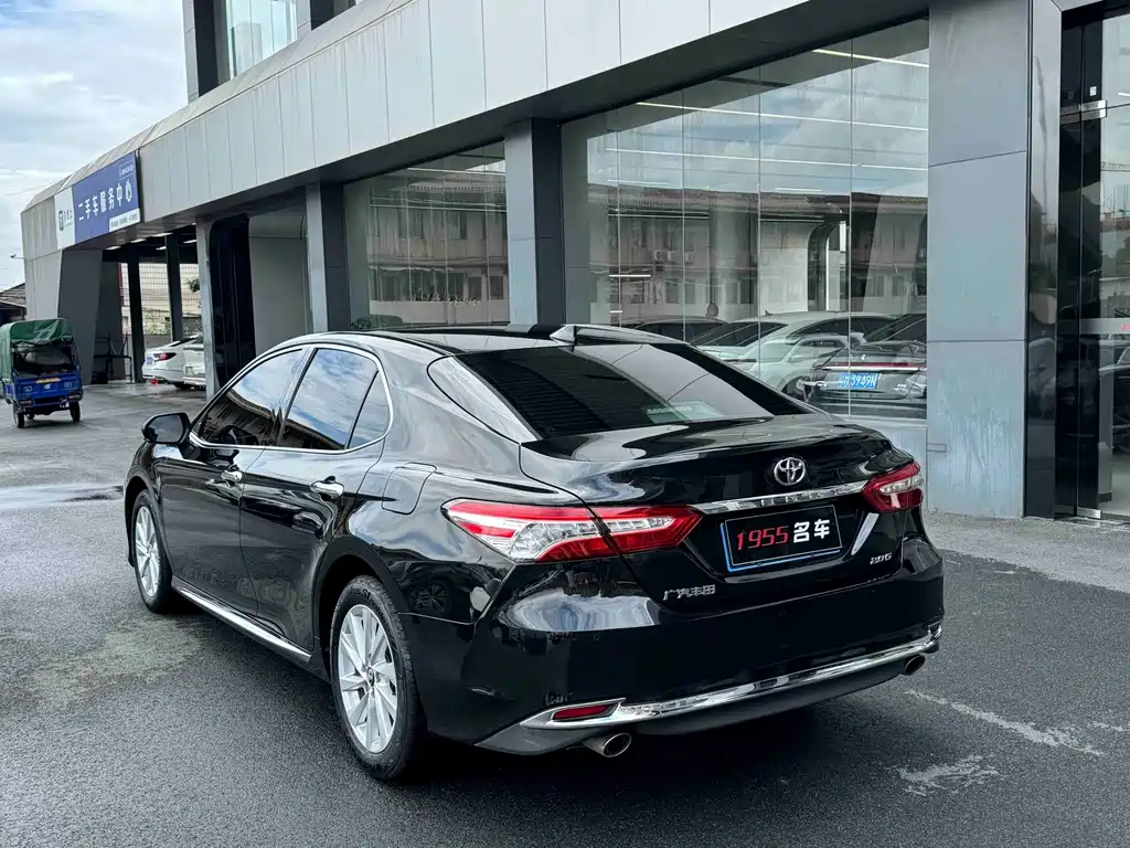 Toyota Camry 2023 — фото 7