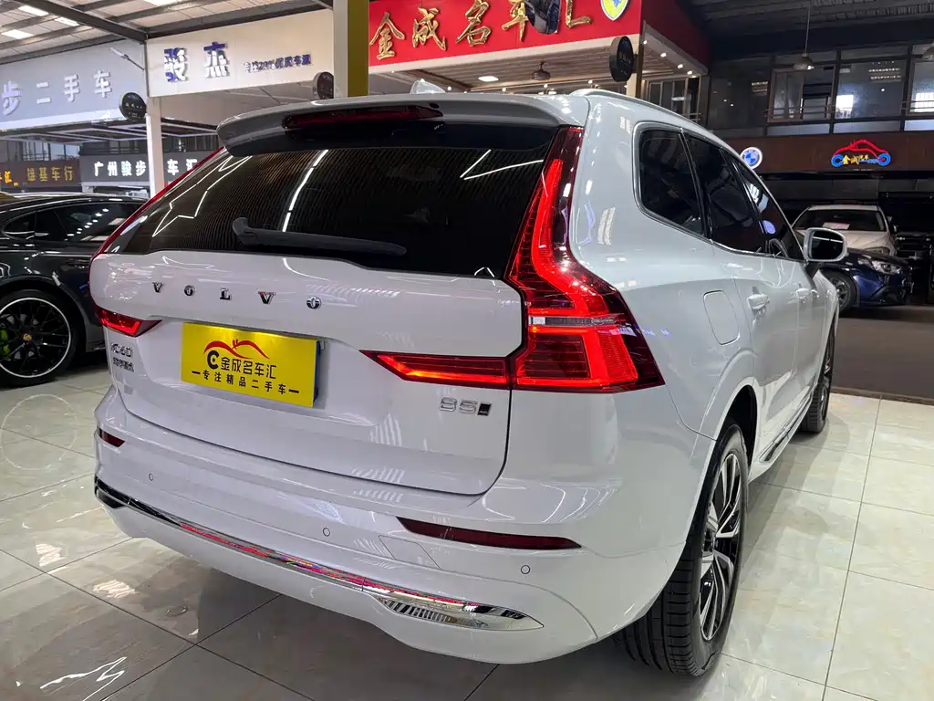Volvo XC60 2023 — фото 27