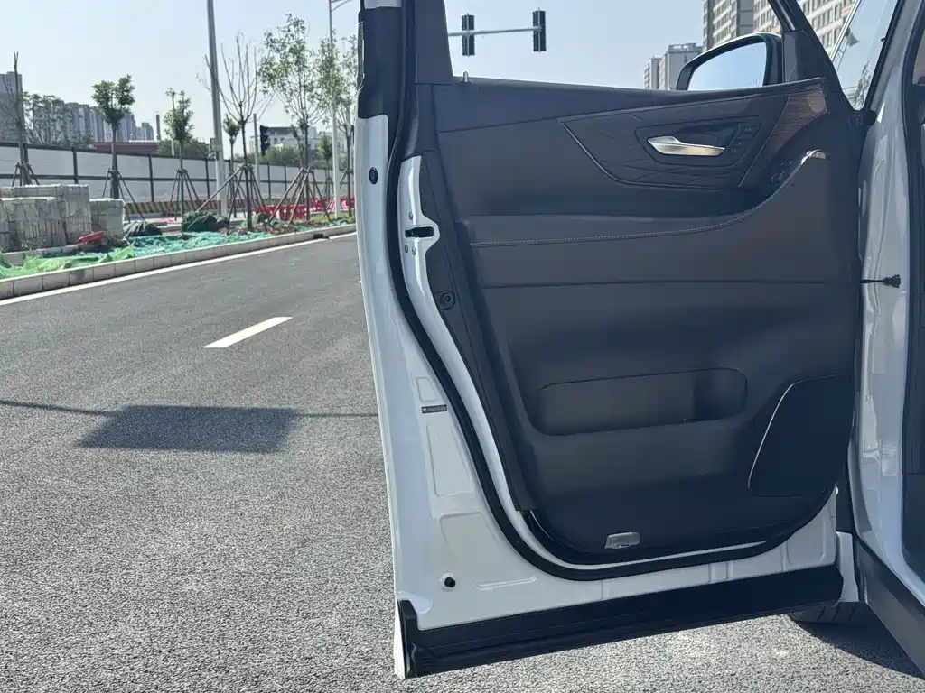 Toyota Alphard 2025 — фото 8