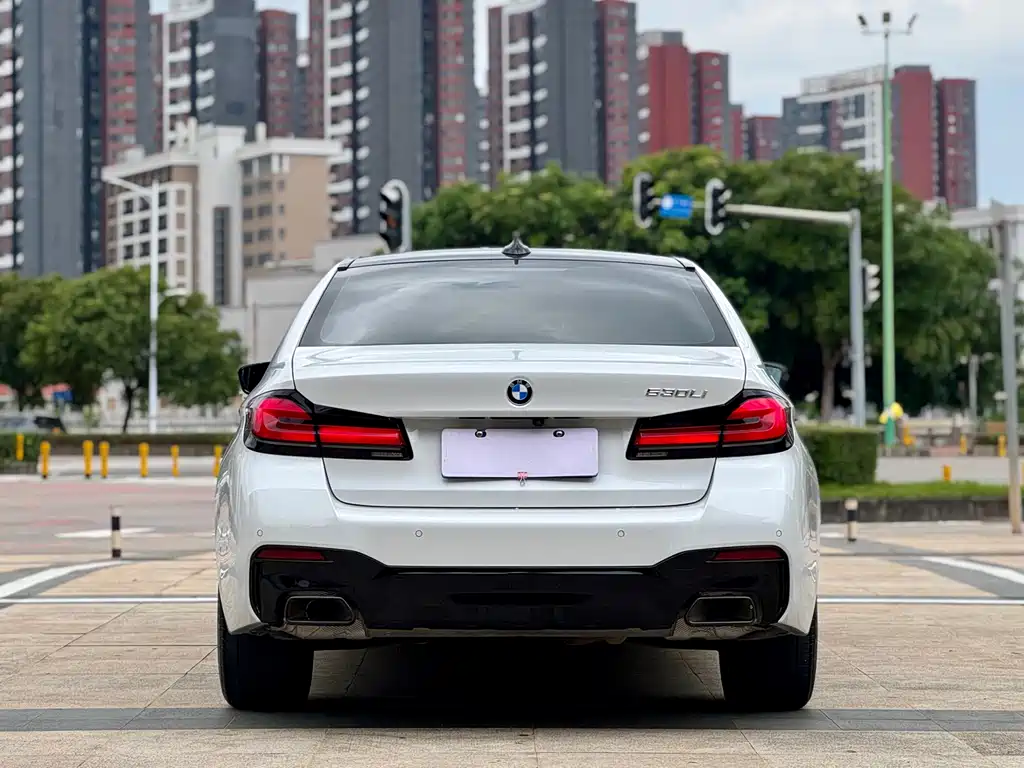 BMW 5 Series 2022 — фото 12