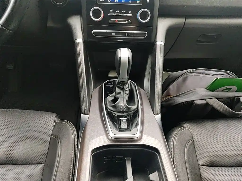 Renault Koleos 2017 — фото 14
