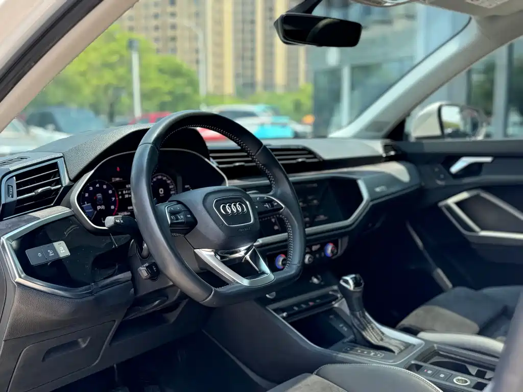 Audi Q3 2019 — фото 13