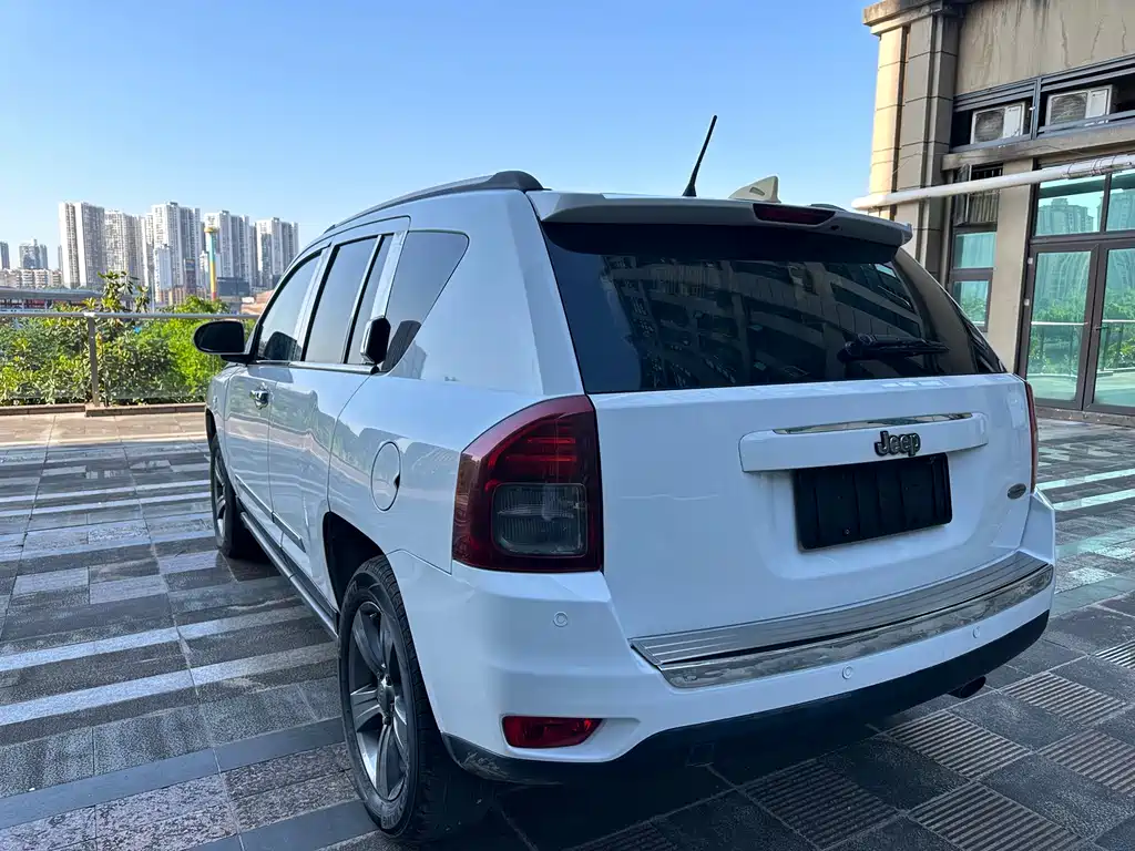 Jeep Compass 2015 — фото 4
