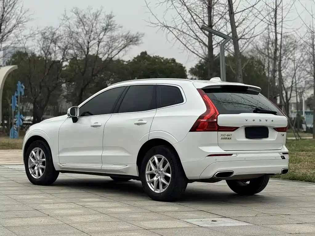Volvo XC60 2021 — фото 6