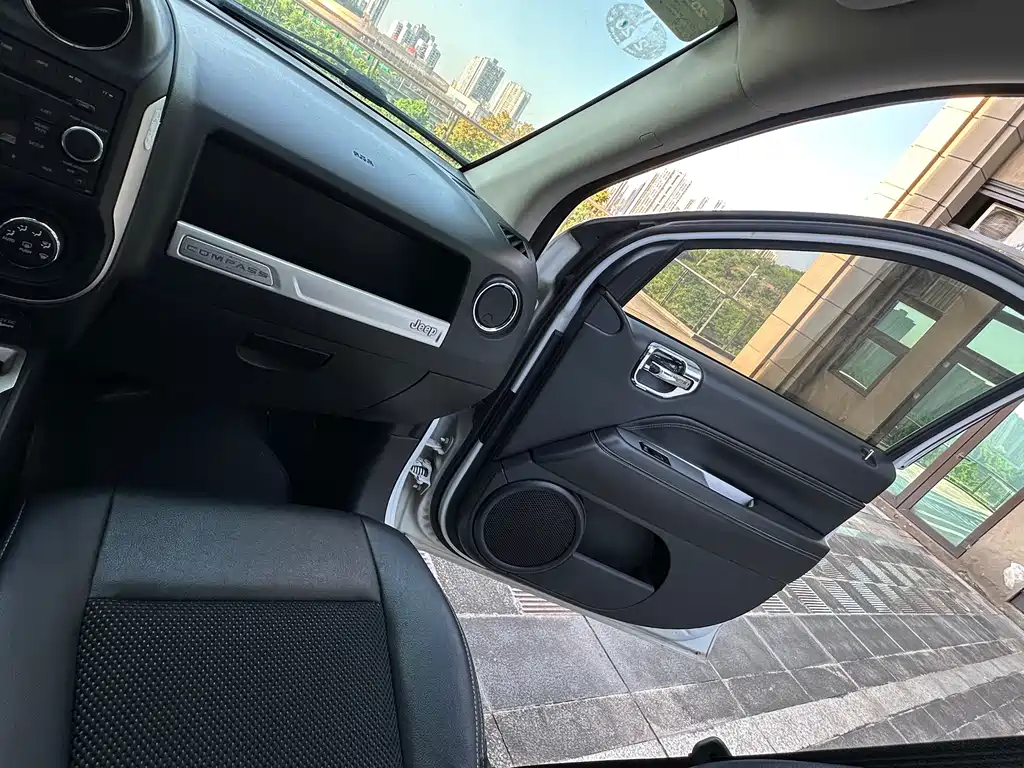 Jeep Compass 2015 — фото 20