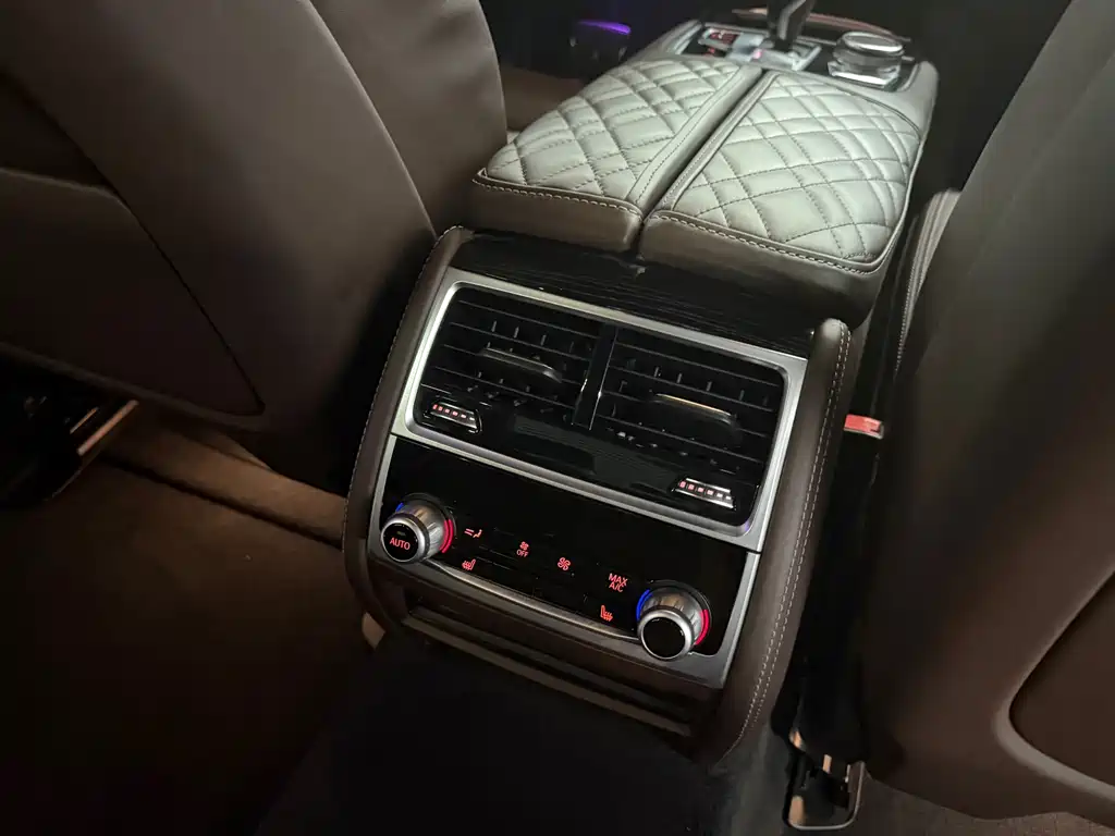 BMW 7 Series 2021 — фото 13