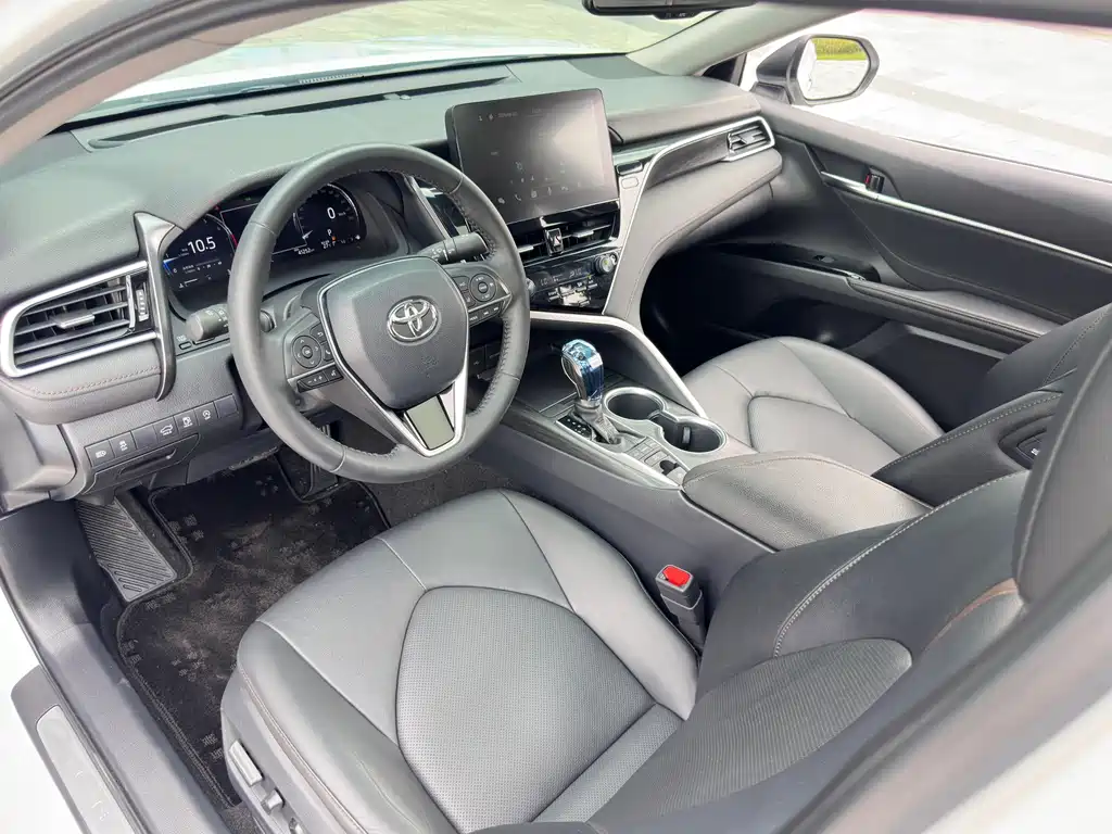 Toyota Camry 2022 — фото 12