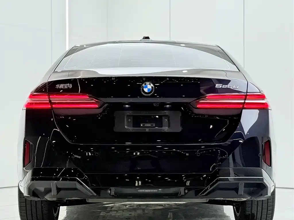 BMW 5 Series 2025 — фото 15