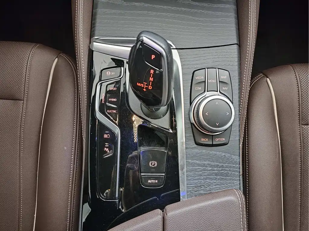 BMW 5 Series New Energy 2022 — фото 8