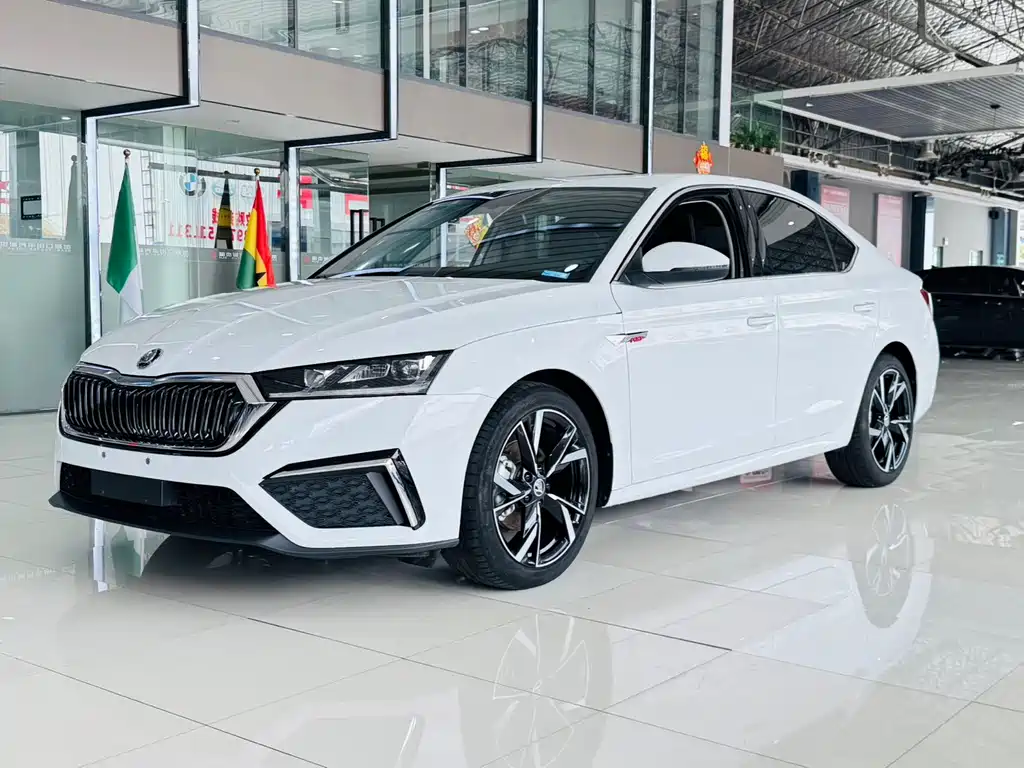 Skoda Octavia 2023 — фото 1