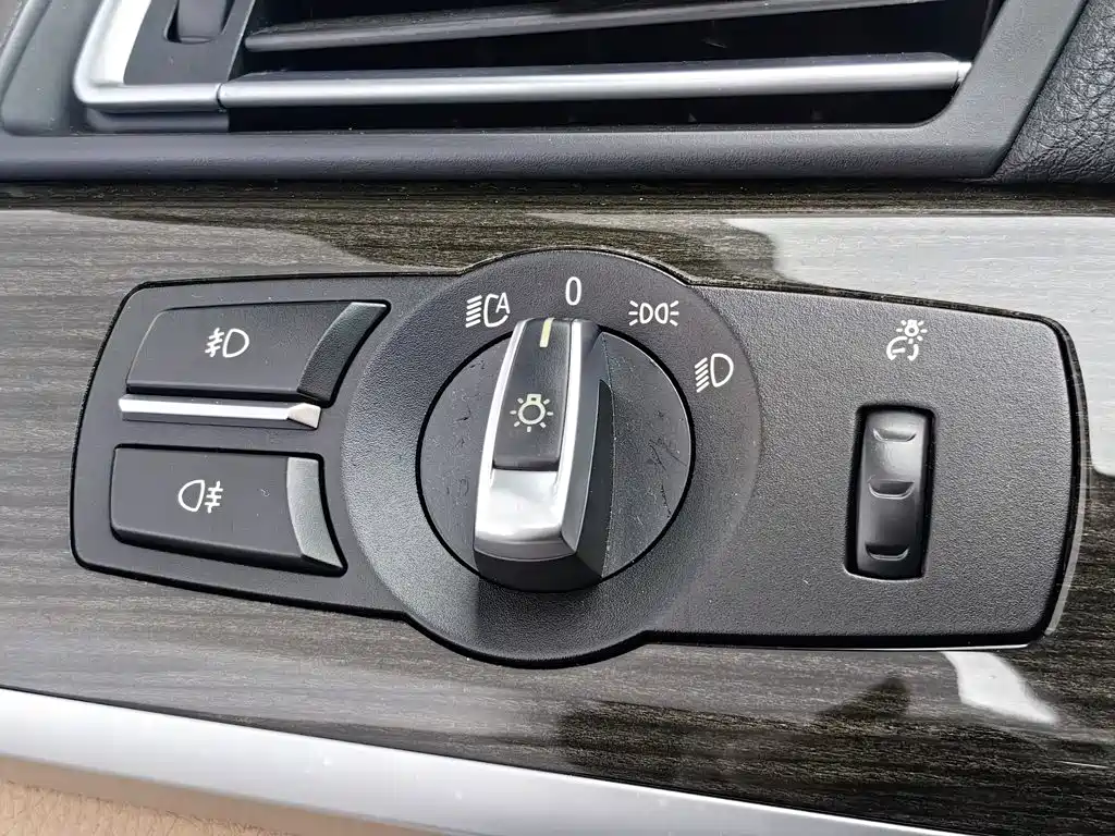 BMW 7 Series 2015 — фото 21