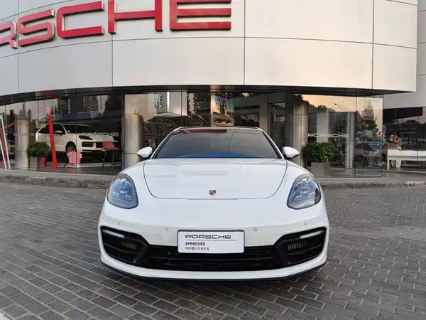 Porsche Panamera 2023
