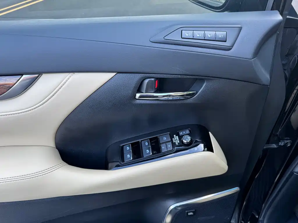Toyota Alphard 2019 — фото 28