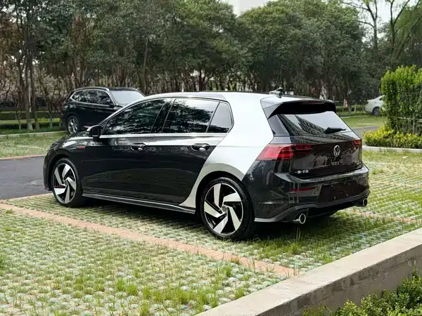 Volkswagen Golf GTI 2024