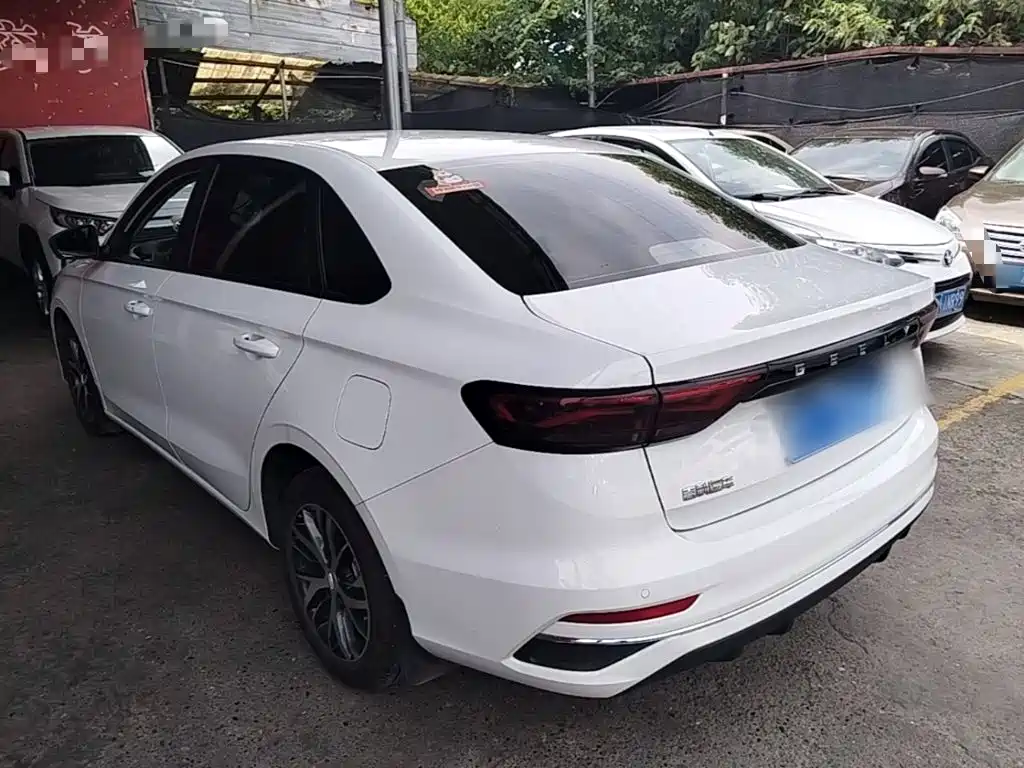 Geely Emgrand 2025