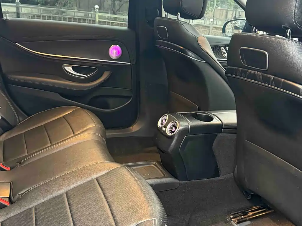 Mercedes-Benz E-Class 2019 — фото 12