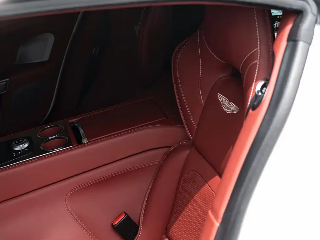 Aston Martin Rapide 2019 — фото 21