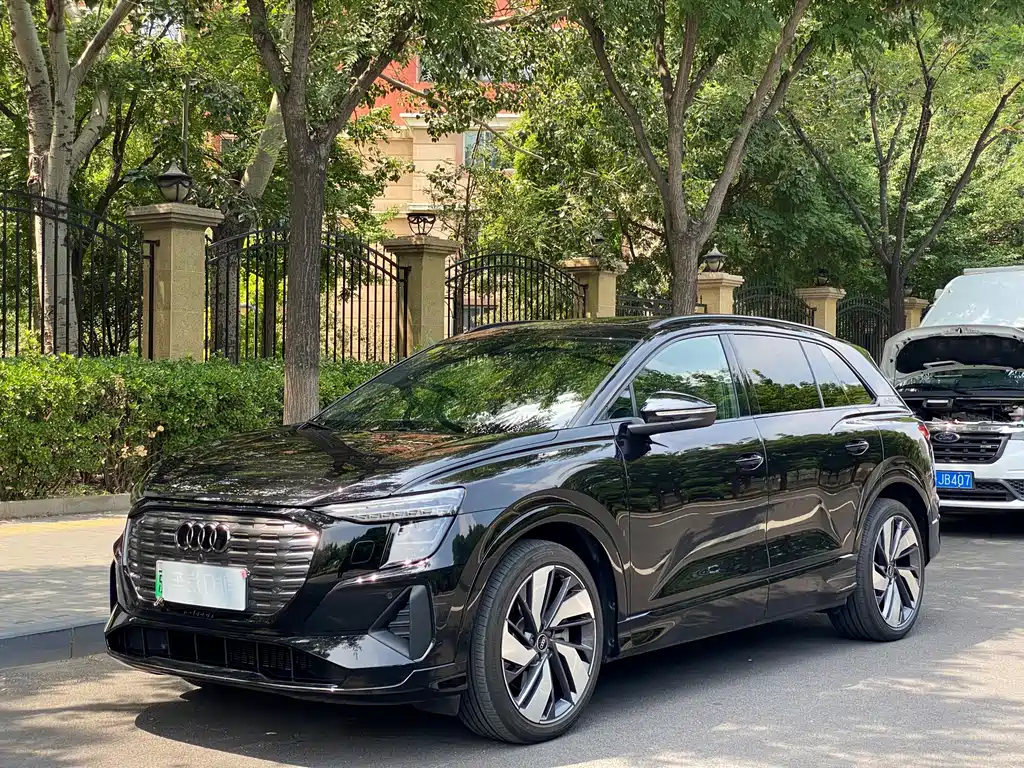 Audi Q5 e-tron 2024