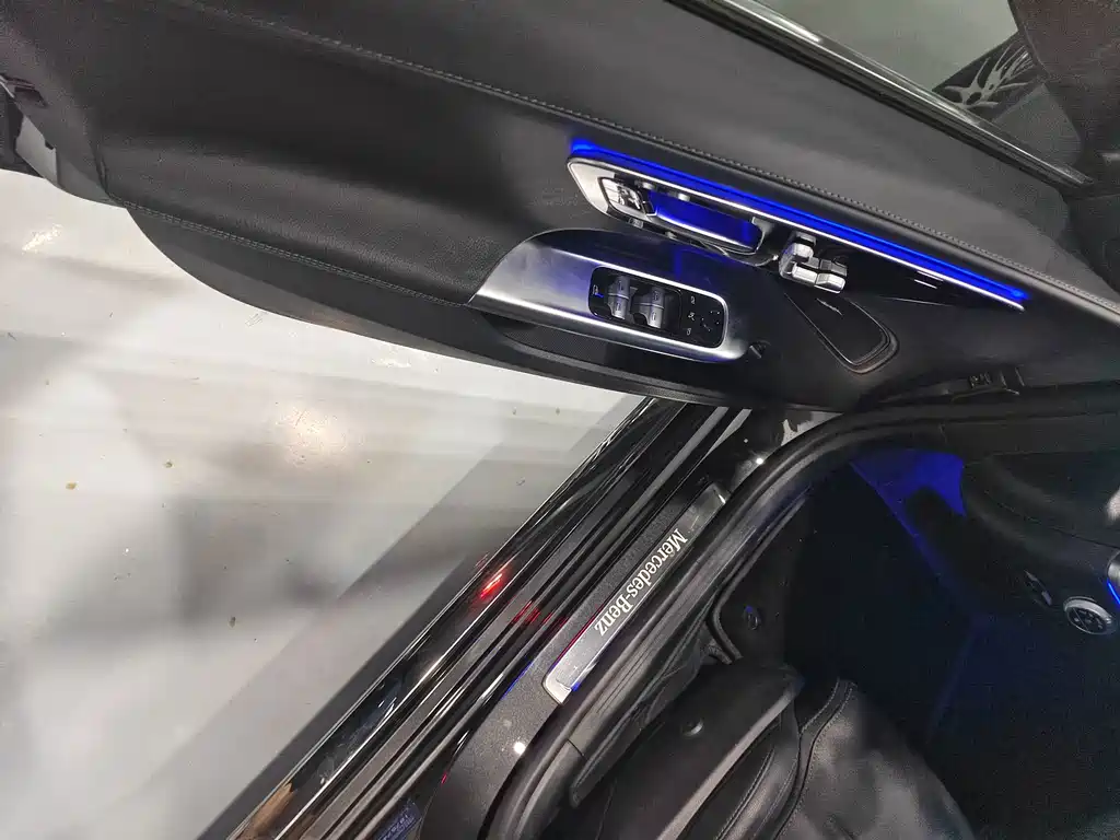Mercedes-Benz C-Class 2025