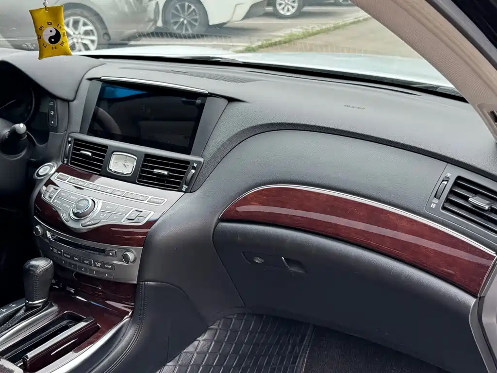 Infiniti Q70 2015 — фото 8