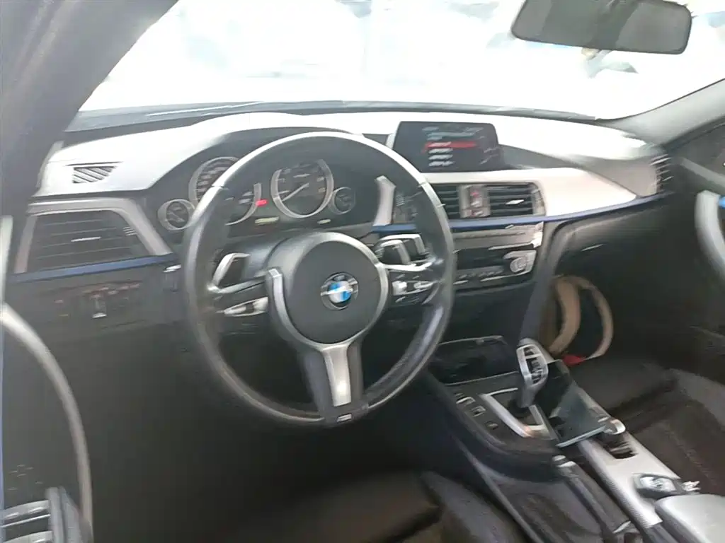 BMW 3 Series 2019 — фото 10