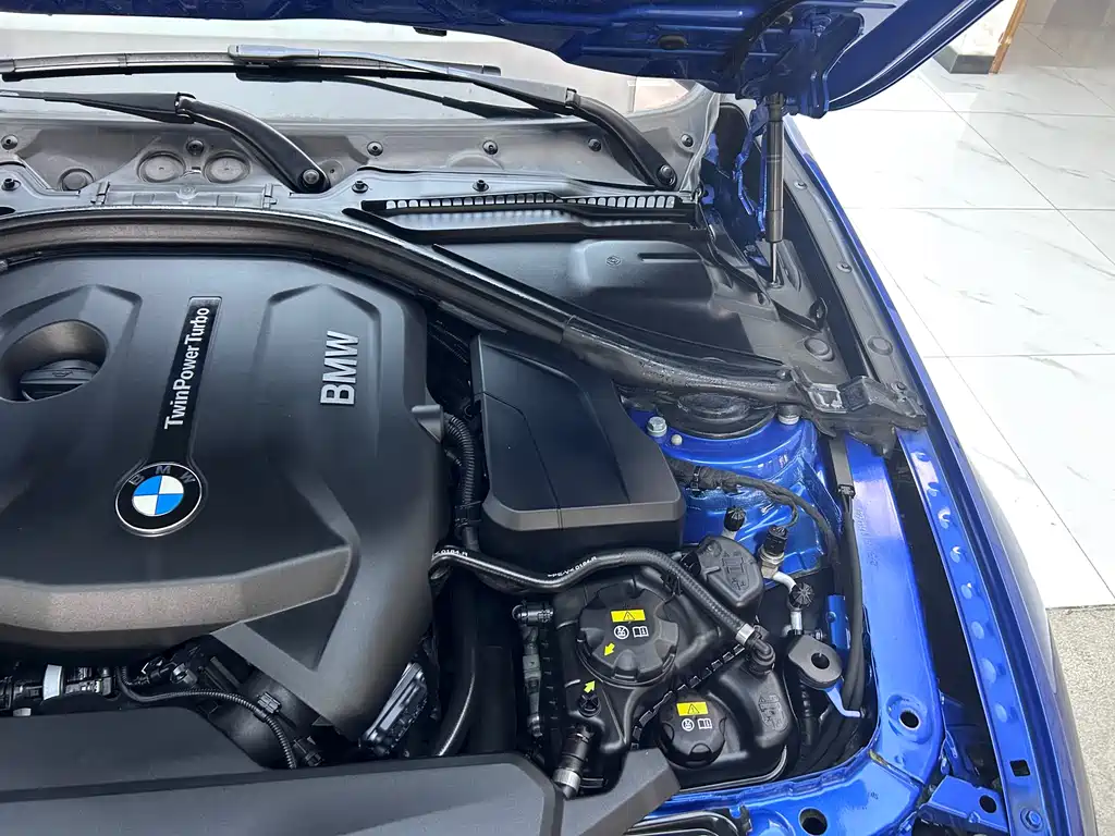 BMW 3 Series 2018 — фото 28