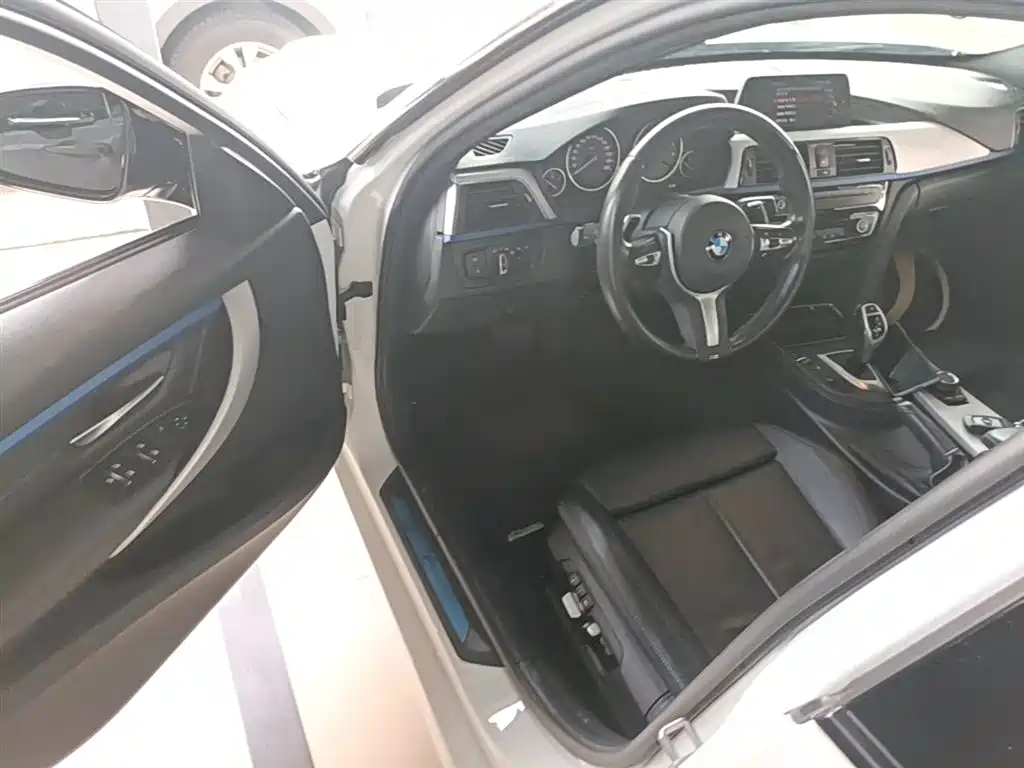 BMW 3 Series 2019 — фото 16