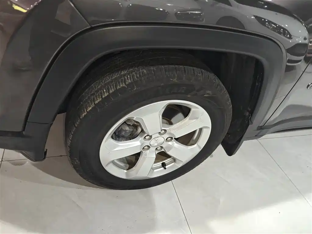 Jeep Compass 2017 — фото 23