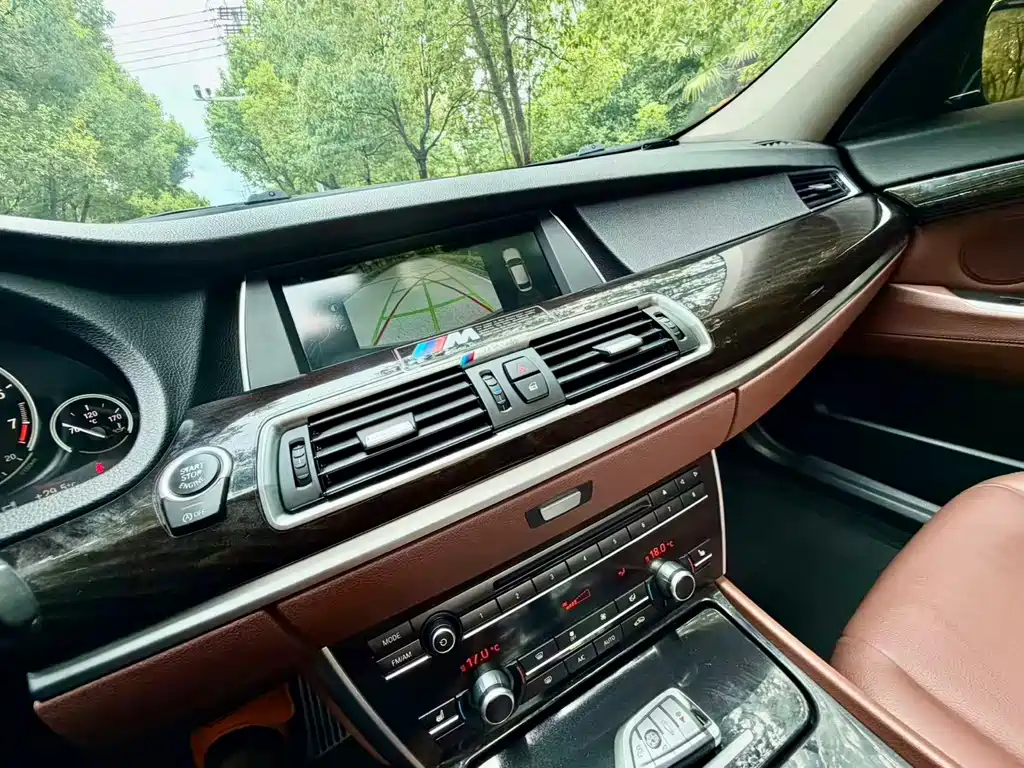 BMW 5 Series GT 2015 — фото 6
