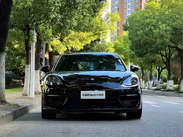 Porsche Panamera 2023