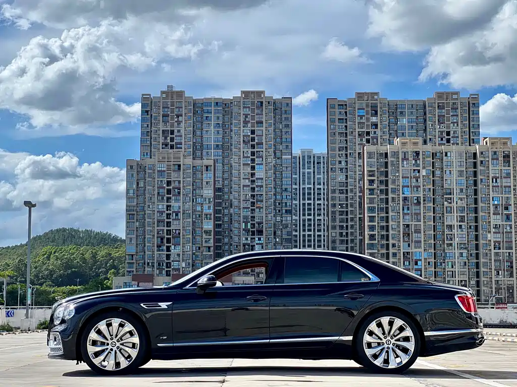 Bentley Flying Spur 2022 — фото 16