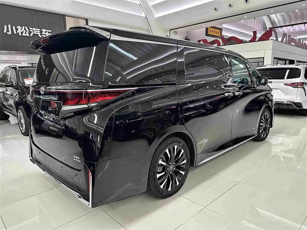 Toyota Vellfire 2025 — фото 8